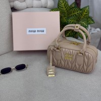 حقيبة نسائية مميزه 2016860 حقيبة نسائية مميزه 2016860