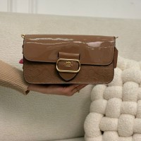 حقيبة نسائية مميزه 2014933