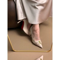 كعب نسائي ناعم 2015165