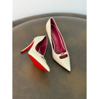 كعب نسائي ناعم 2015334