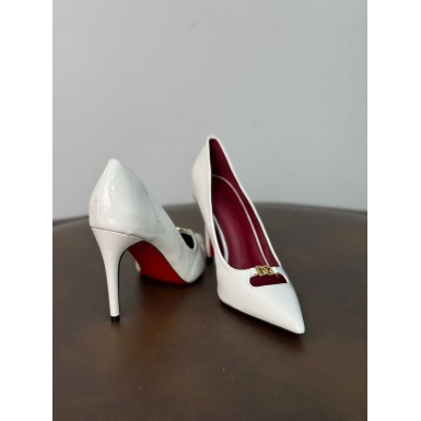 كعب نسائي ناعم 2015336