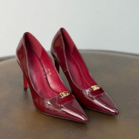 كعب نسائي ناعم 2015337