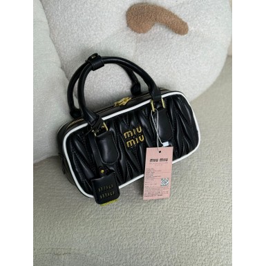 حقيبة نسائية مميزه 2015514