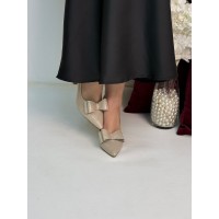 كعب نسائي ناعم 2015570