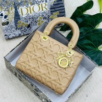 حقيبة نسائية مميزه 2013750