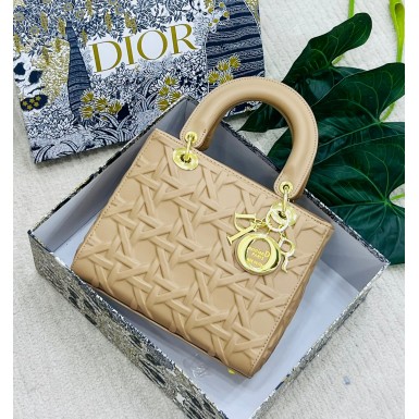 حقيبة نسائية مميزه 2013750